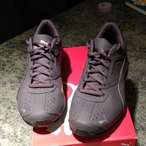 Nice Men's size 8 puma Shoes